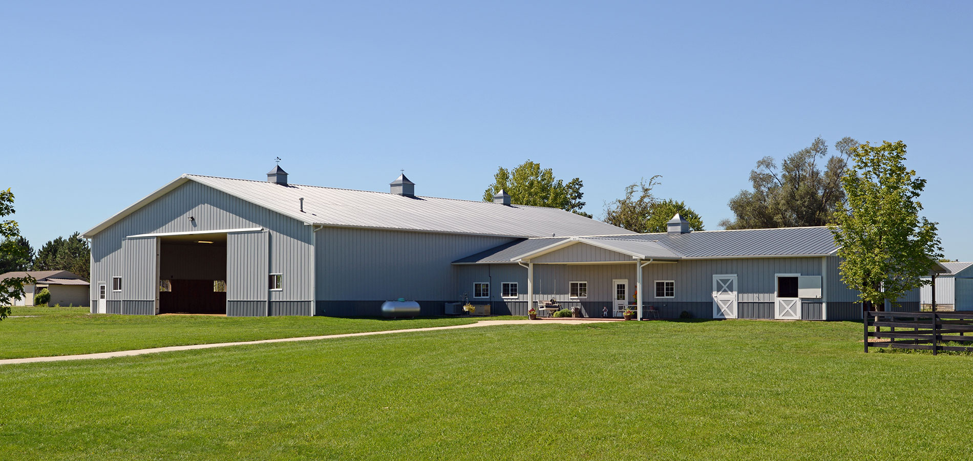 Equestrian Barns, Riding Areas and horse boarding 